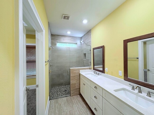 Building Photo - 855 Avery Park Dr