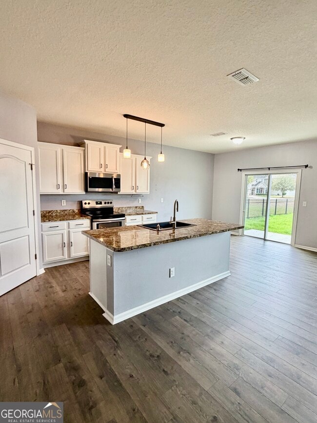 Building Photo - 215 Brooklet Cir