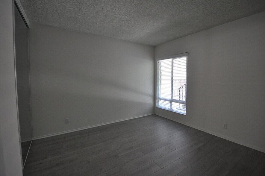 Building Photo - 4936 Whitsett Ave