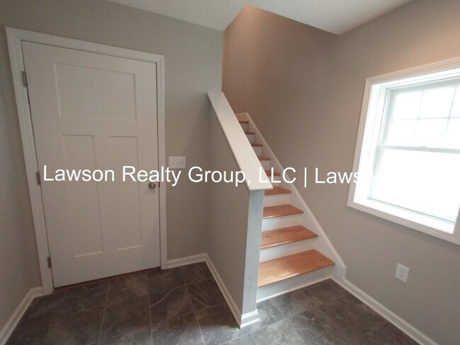 Building Photo - Upscale Three Bedroom in Colonial Green with Garage