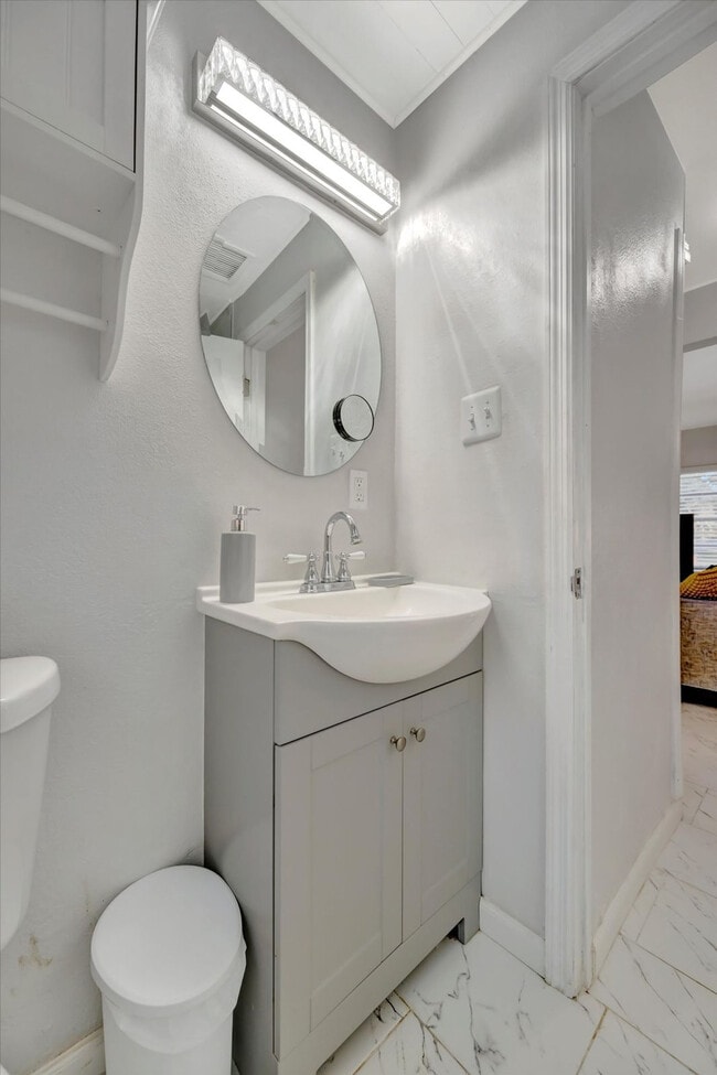 Building Photo - 4213 E Yukon St