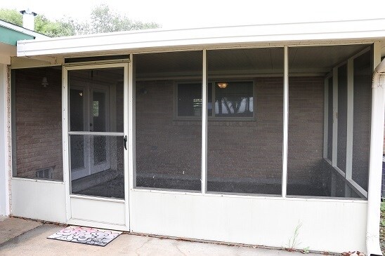 Screened in Back Porch - 118 Catalina Cir