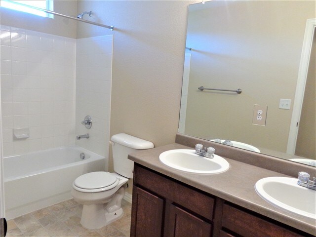 Building Photo - 2828 S Killarney Way