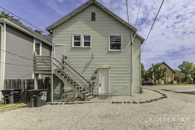 Building Photo - 611 W Jackson St
