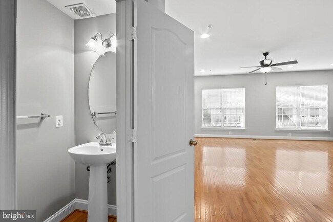Building Photo - 10228 Nuthatch Dr