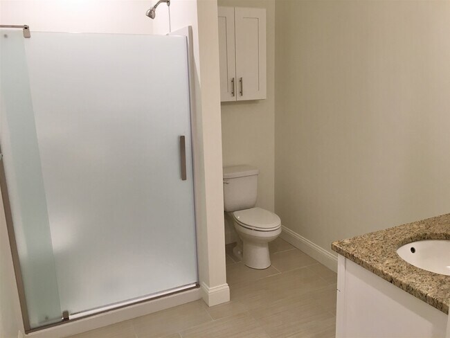 Building Photo - 875 Elm St