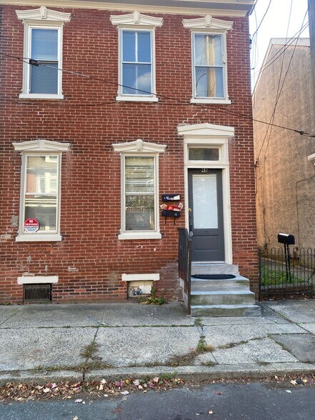Building Photo - 48 Chestnut St