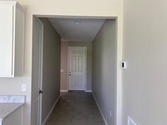 Building Photo - 308 Lake Smart Cir