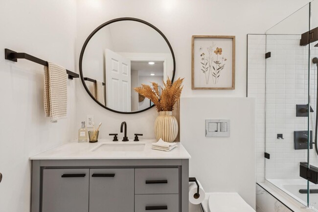 Building Photo - 93 Ashford Ave