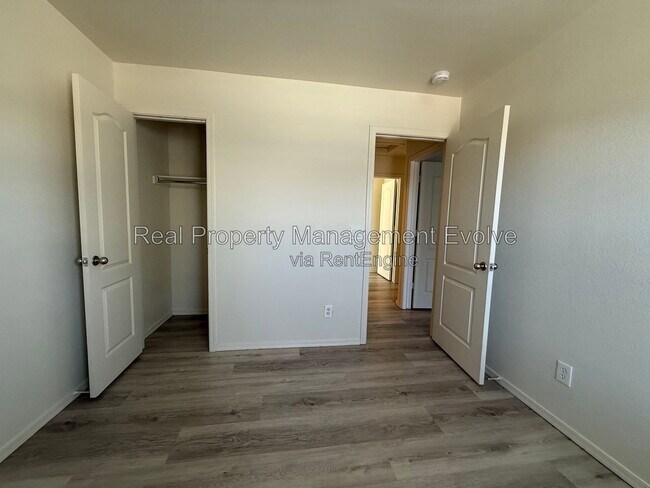 Building Photo - 9503 N 82nd Ln