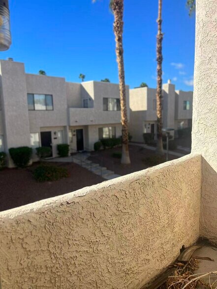 Primary Photo - 2691 Aracatuba Ave