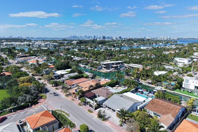 Building Photo - 7910 Hawthorne Ave