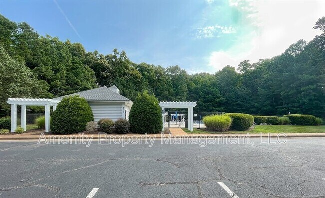 Building Photo - 203 Water Fowl Dr