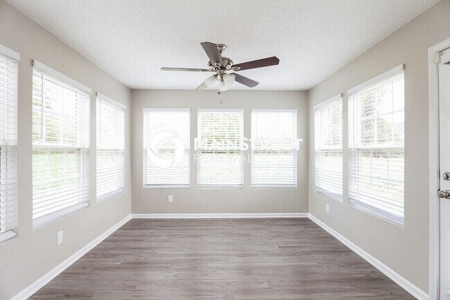 Building Photo - 3 Bedroom Pet-Friendly Home in Charlotte, NC with Main Street Renewal