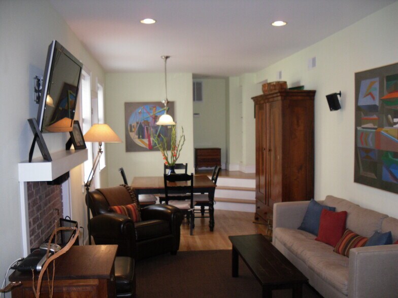 Building Photo - 2409 N Upton St