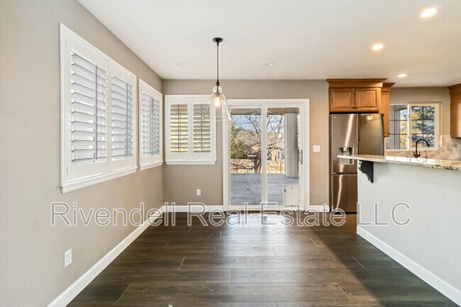 Building Photo - 9524 Las Colinas Dr