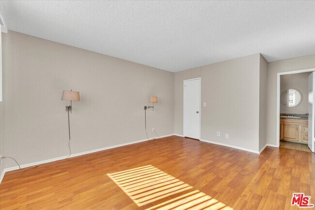 Building Photo - 5437 Corteen Pl