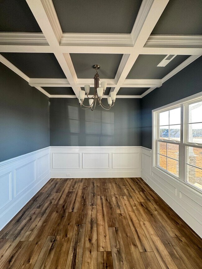 Building Photo - Stunning 4 Bed Home with Fenced Backyard