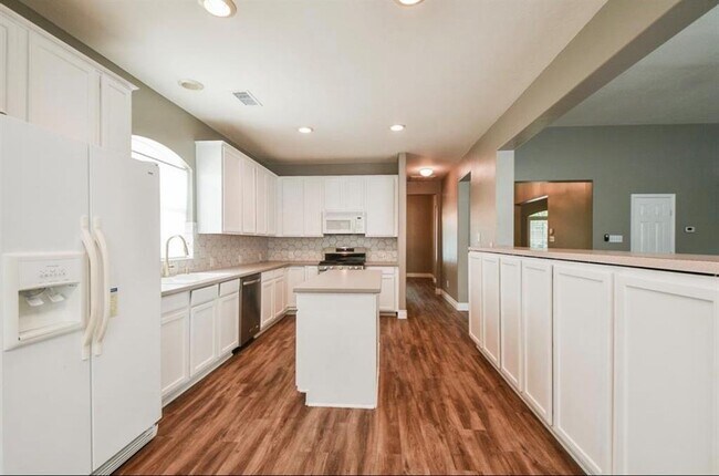 Building Photo - 18 E Knightsbridge Dr