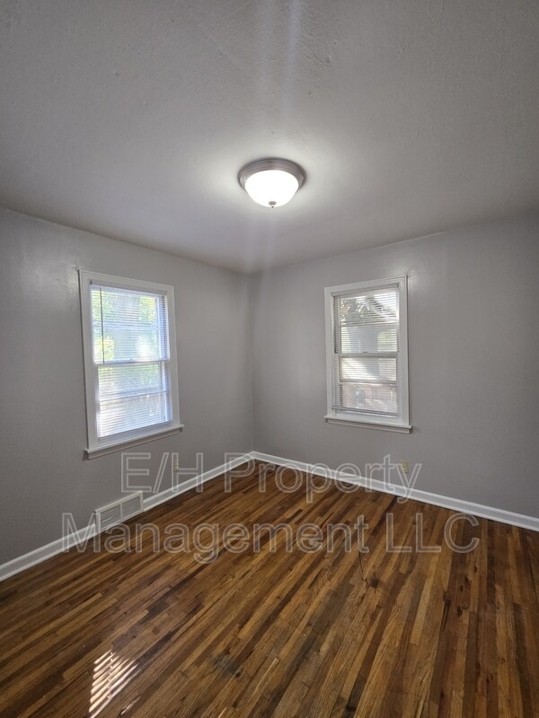 Building Photo - 1128 S Quentin St