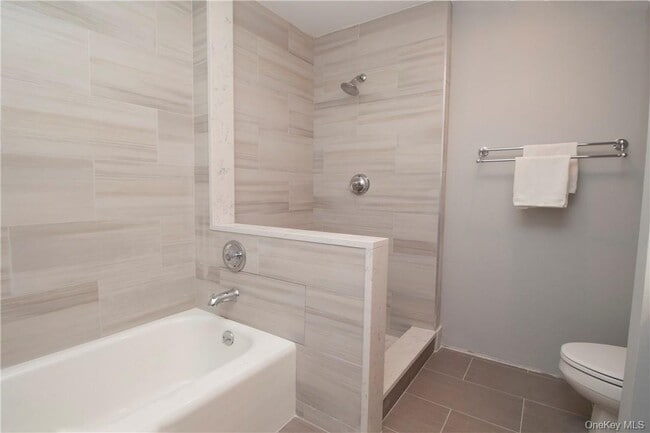 Building Photo - 35 N Chatsworth Ave