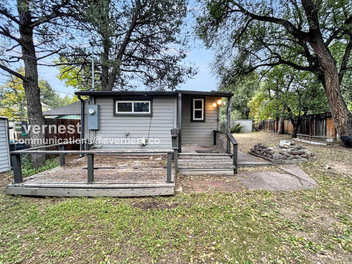 Primary Photo - 110 1/2 W Cheyenne Rd