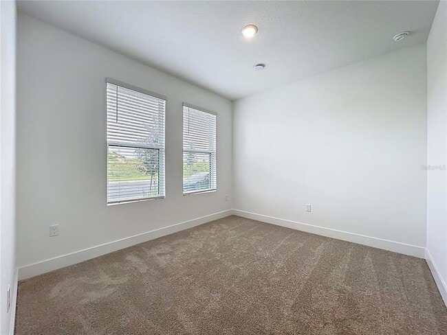 Building Photo - 15465 Hamlin Pk Dr