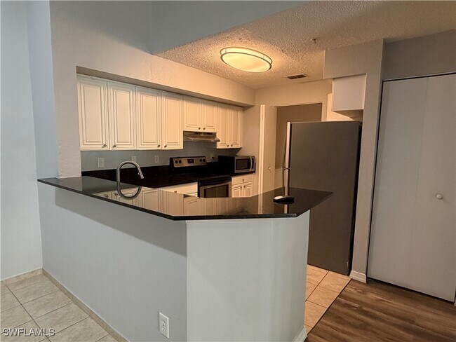 Building Photo - 8215 Ibis Club Dr