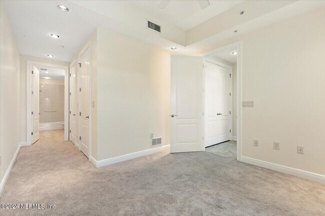 Building Photo - 4300 S Beach Pkwy
