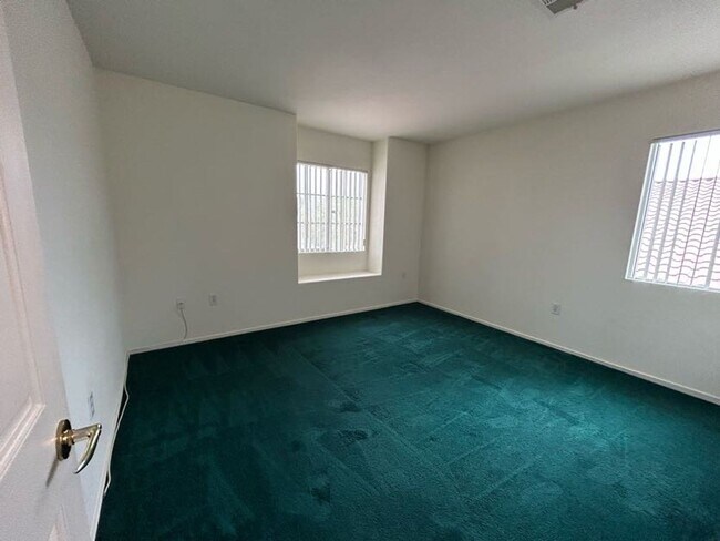 Building Photo - A Fabulous 3 Bedroom Home in Seven Hills