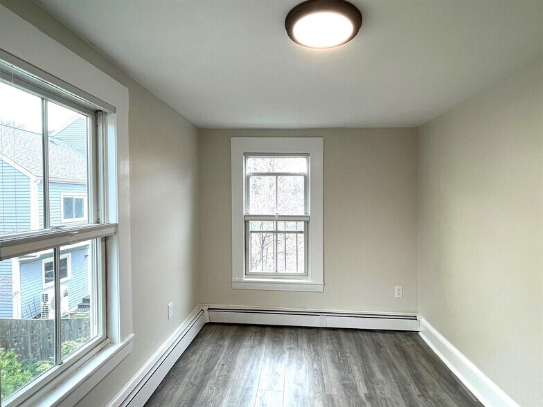 Building Photo - 26 Kenwood St