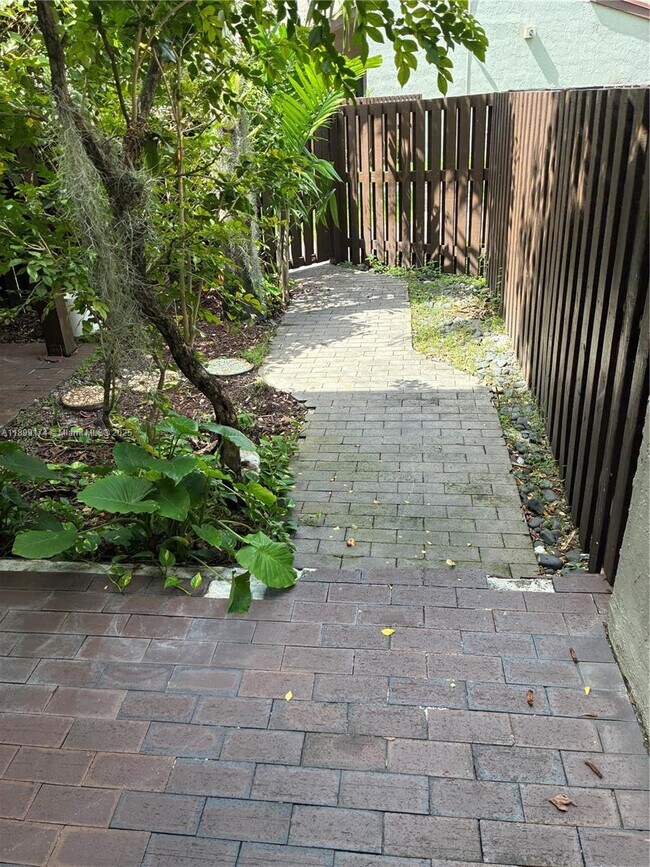 Building Photo - 10010 NW 9th St Cir