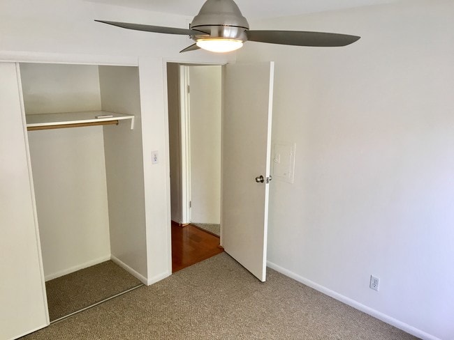 2nd bedroom or office - 11112 Summertime Ln