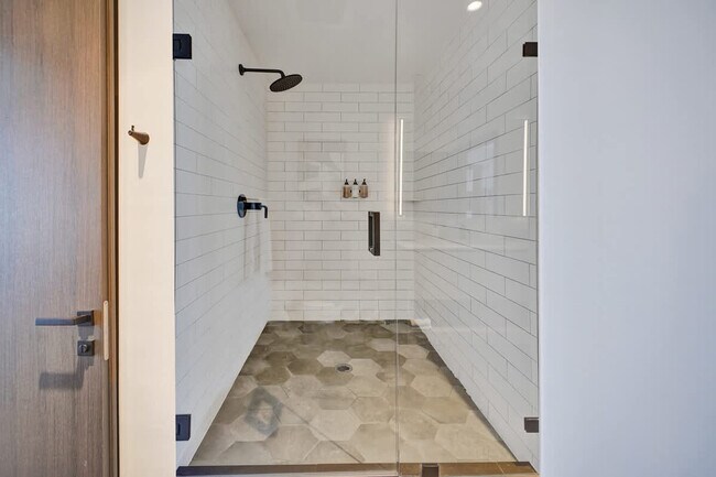 Building Photo - 398 NE 5th St