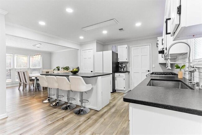 Building Photo - 1646 Desford Ct SW