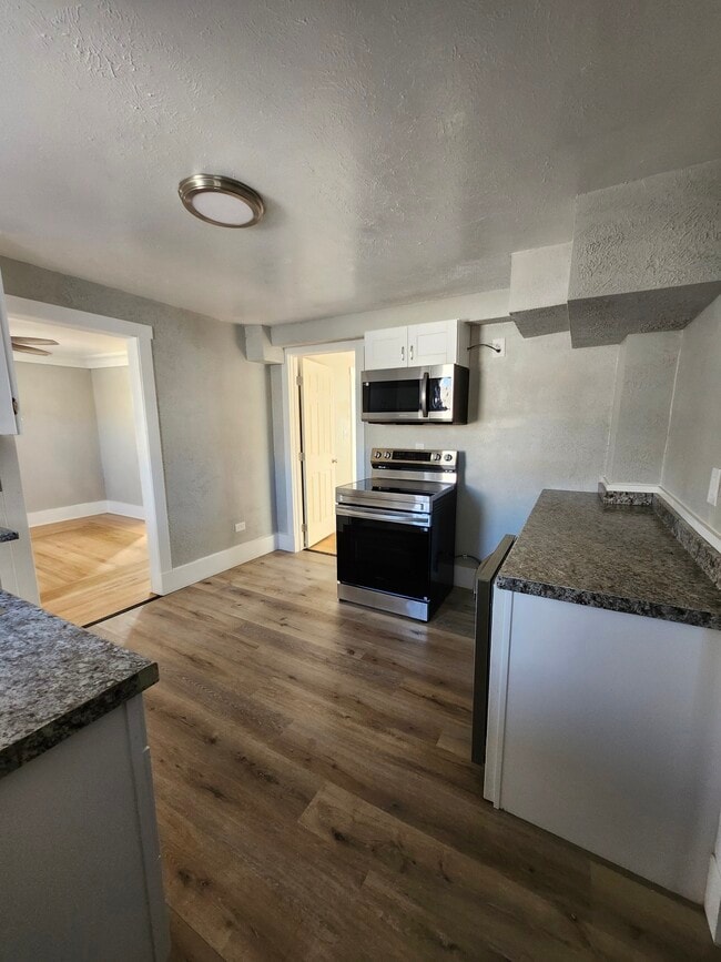 Building Photo - 811 Ridge Ave