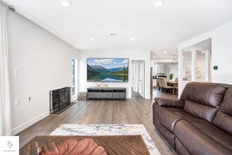 Building Photo - Furnished 5-Bedroom Home Near the 57 & 60 — Ideal for Roommates or Students