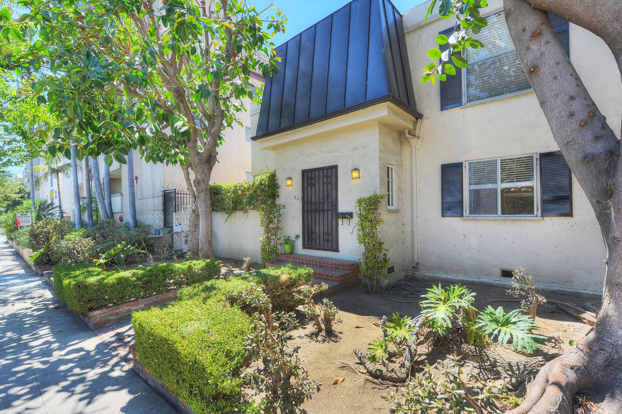 Building Photo - 331 S Reeves Dr