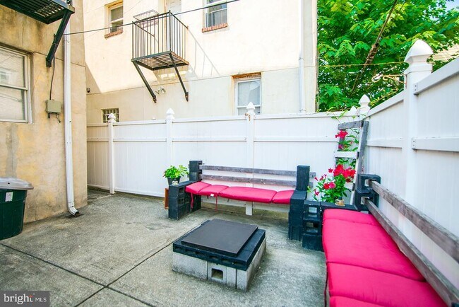 Building Photo - 775 S 20th St