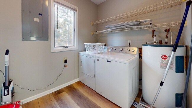 Building Photo - 704 Dover St