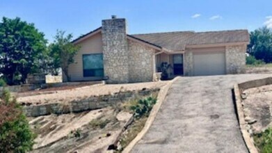 Building Photo - 103 Geronimo