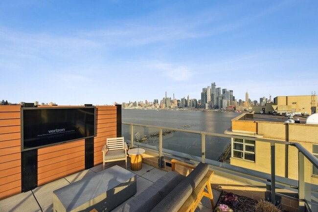 Building Photo - 1425 Hudson St