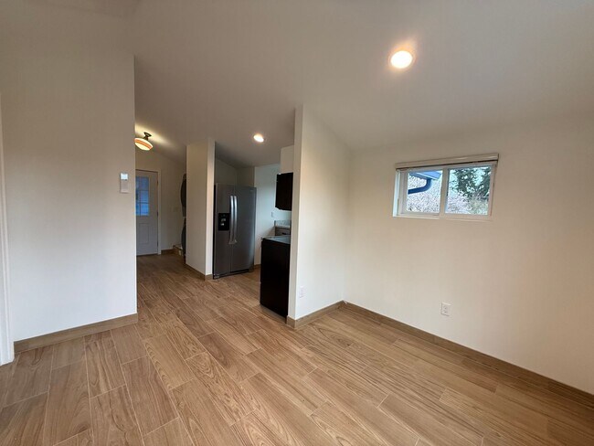 Building Photo - WG1491* - B