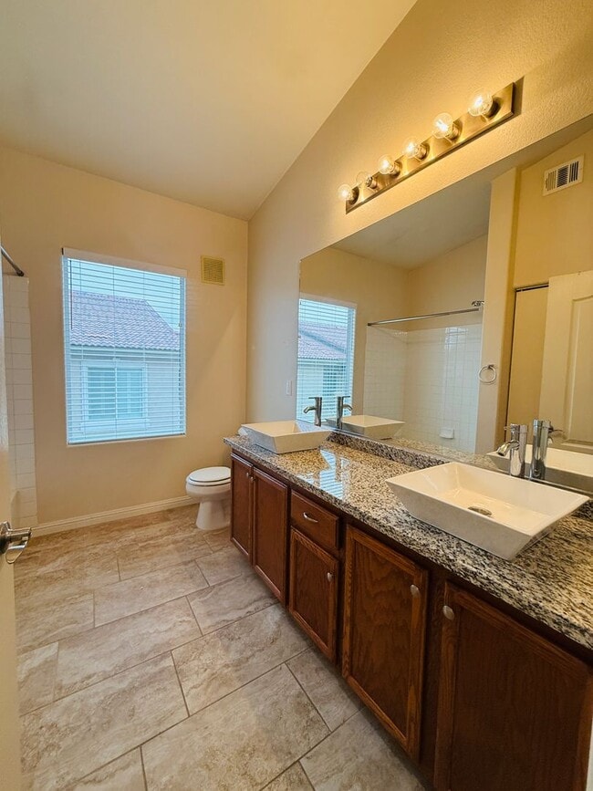 Building Photo - 3 bdrm, 2 bath Mission Hills Condo-Availab...