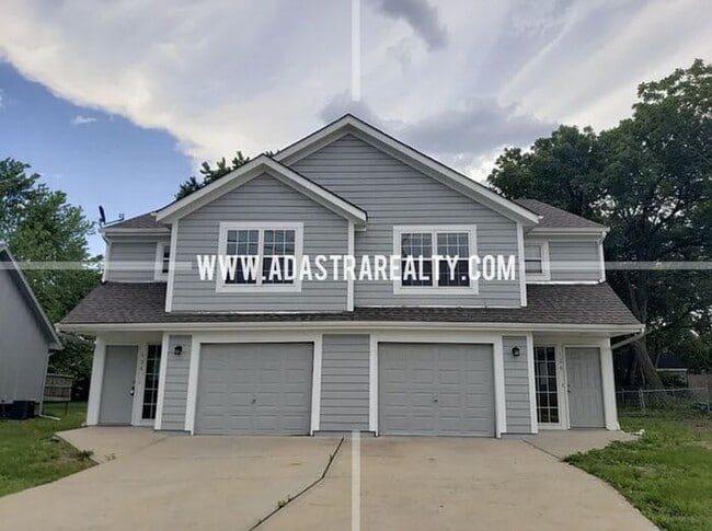 Primary Photo - Spacious Duplex in the Heart of Olathe-Ava...