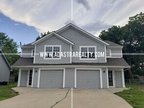 Building Photo - Spacious Duplex in the Heart of Olathe-Ava...