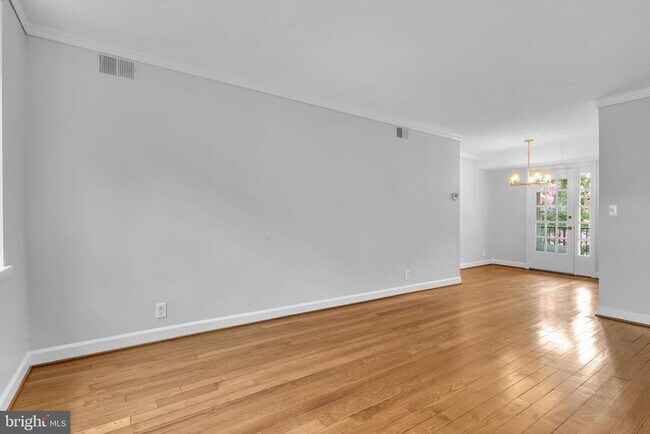 Building Photo - 2971 S Columbus St