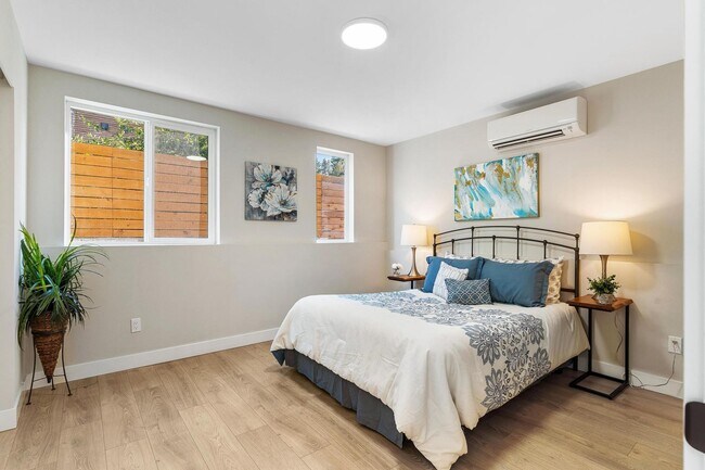 Building Photo - Gorgeous Brand New Construction w/ Rooftop Deck! 3 Bed 2.5 Bath Seattle Home