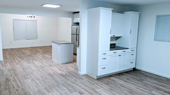 Building Photo - 13 Flamenco Cir