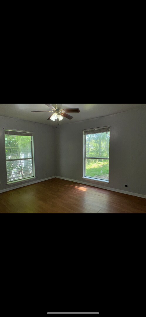 Building Photo - Available Now! 3 Bedroom 2 Bath in Denison